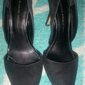👠Banana Republic black suede heels 👠